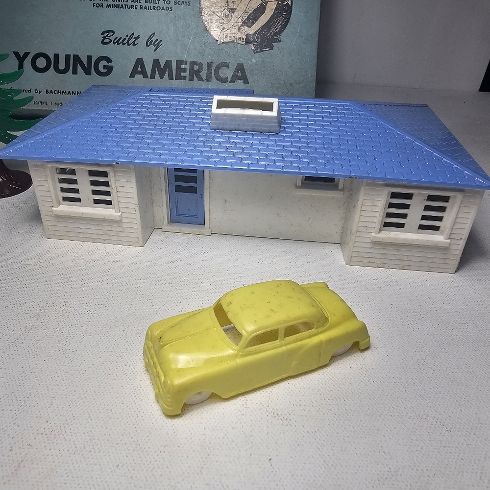 Plasticville USA Young America CH-9 Community Church Set with Ranch House - Picture 4 of 15